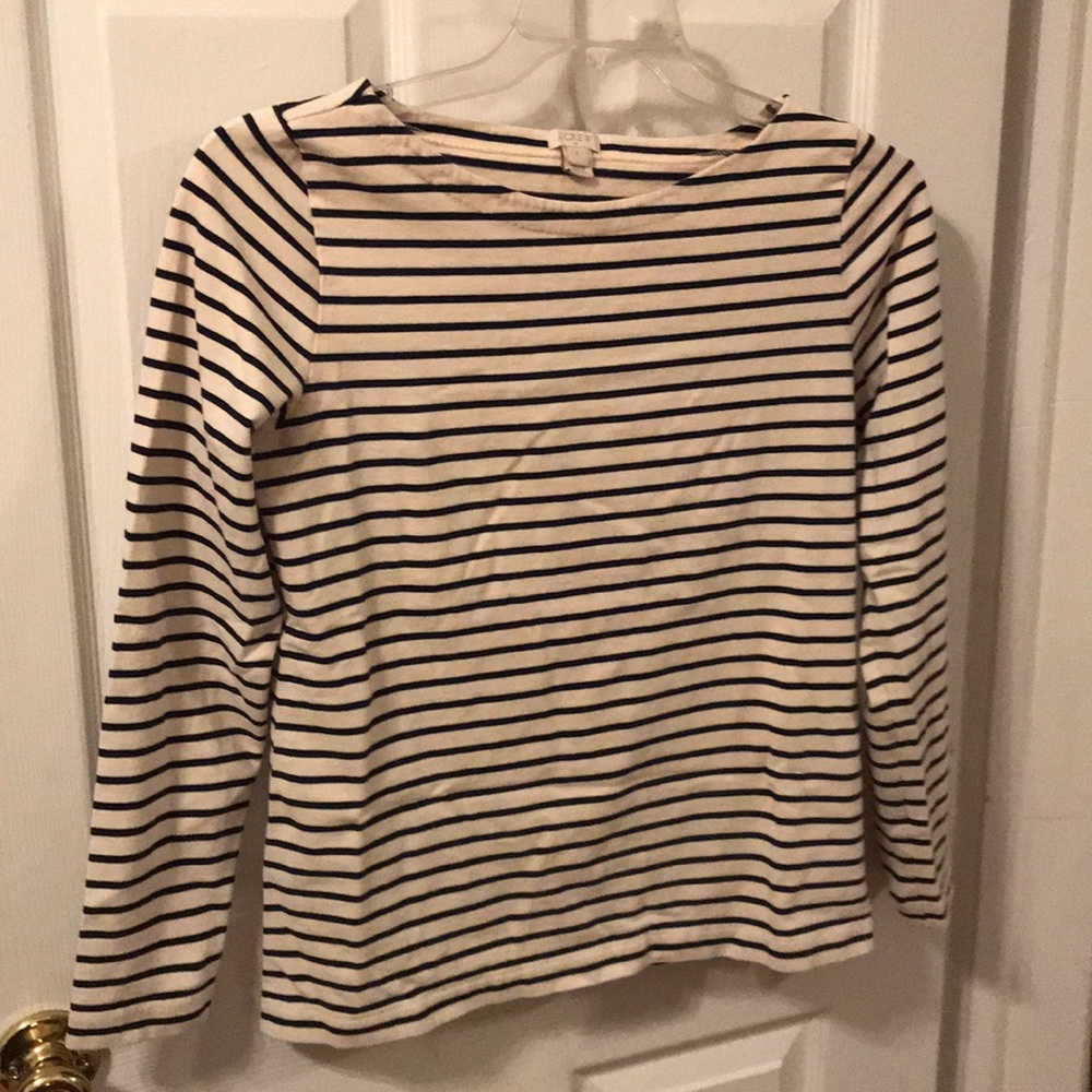 Scoop neck j crew shirt